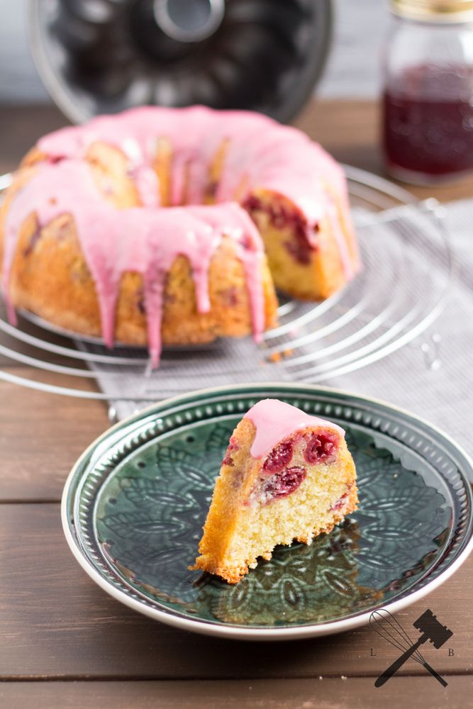 Rezeptbild: Mandel & Kirsch Guglhupf