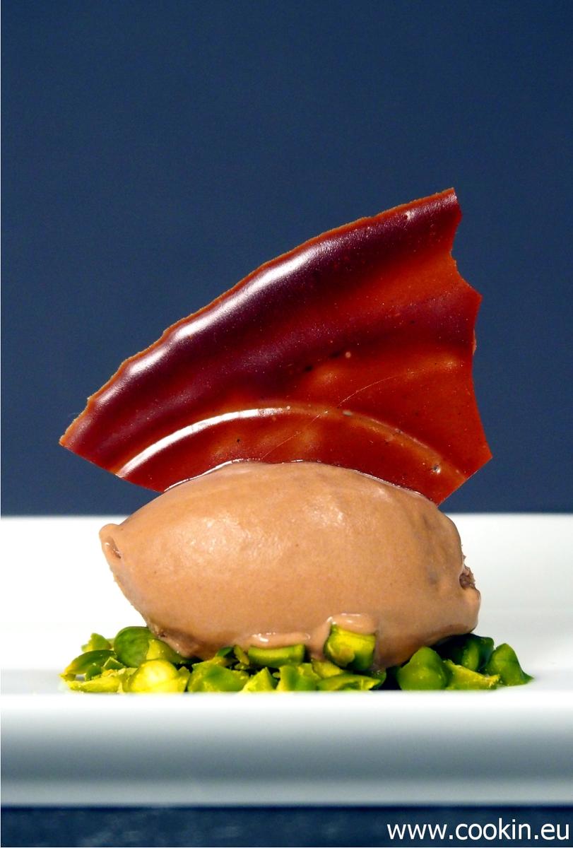 Rezeptbild: Nougateis mit Schokoladenkrokant
