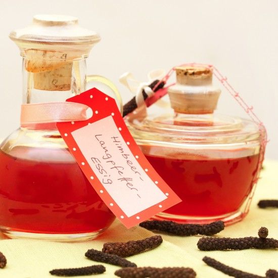 Rezeptbild: Himbeer-Essig mit Langpfeffer