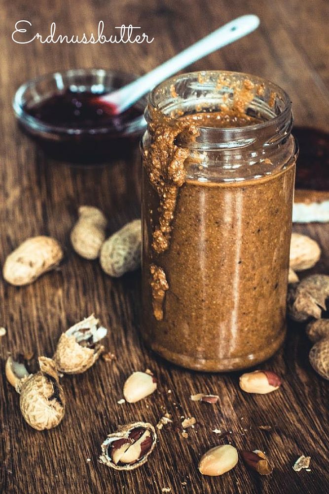 Rezeptbild: SELBSTGEMACHTE ERDNUSSBUTTER