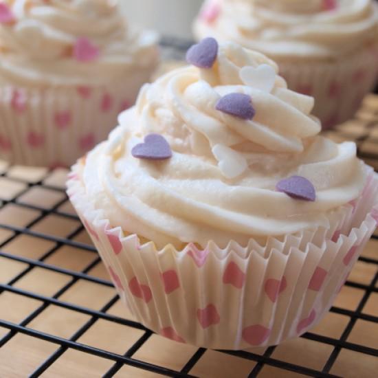 Rezeptbild: Vanille Cupcakes mit Marshmallow Frosting