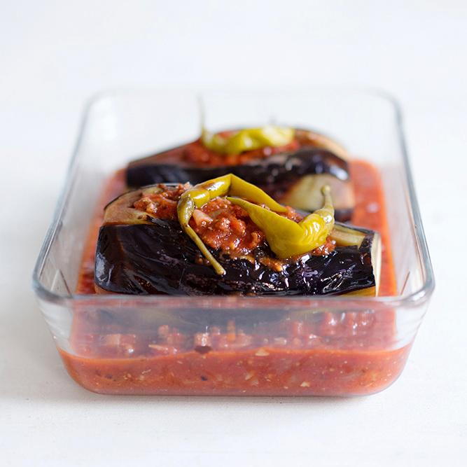 Rezeptbild: Gefüllte Auberginen mit Hackfleisch und Tomatensauce - Karniyarik