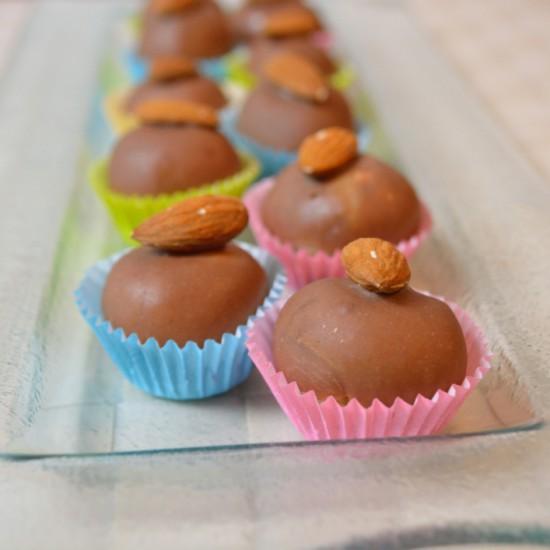 Rezeptbild: Marzipan-Nougat-Pralinen für Anfänger