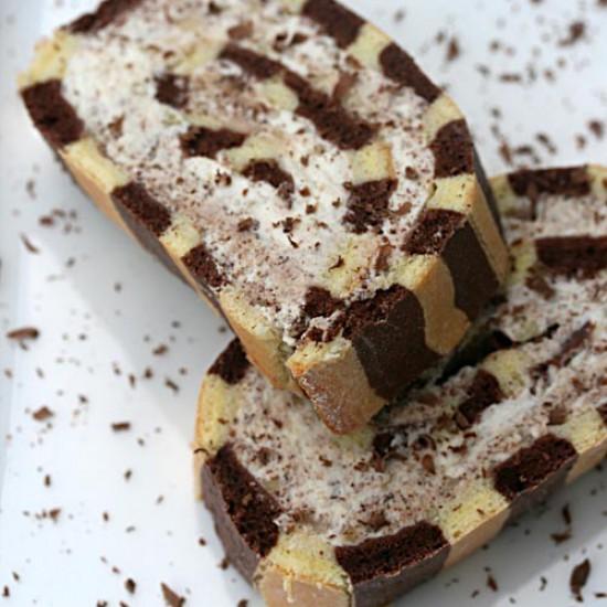 Rezeptbild: Zweifarbige Biskuitrolle