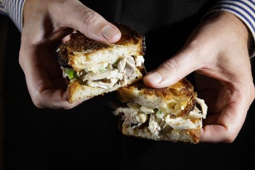 Rezeptbild: grilliertes Suppenhuhn Sandwich