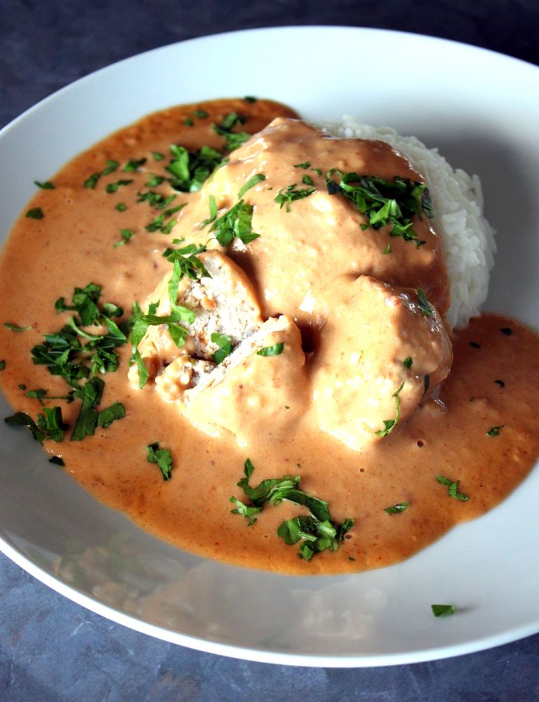 Rezeptbild: Huehnerfleisch Baellchen in Erdnuss Kokos Sauce