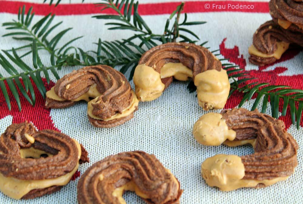 Rezeptbild: Schoko-Kipferl mit Erdnussbutterfüllung