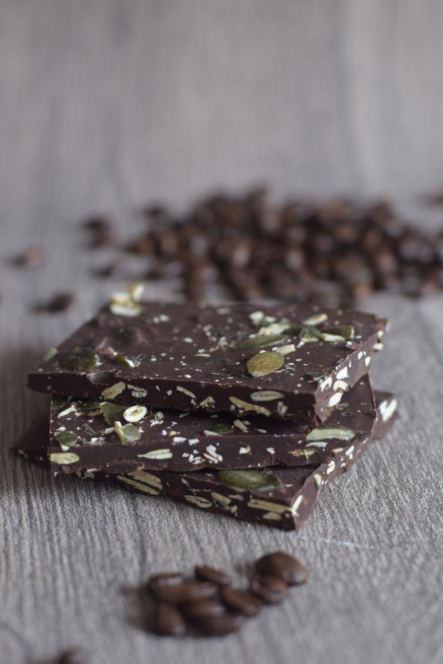 Rezeptbild: Schokolade mit gerösteten Kürbiskernen und Espresso