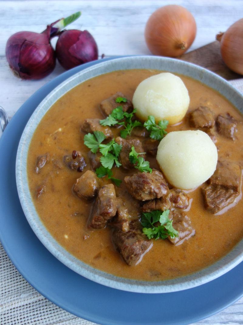 Rezeptbild: Rahmgulasch im Schnellkochtopf mit zartem Rindfleisch
