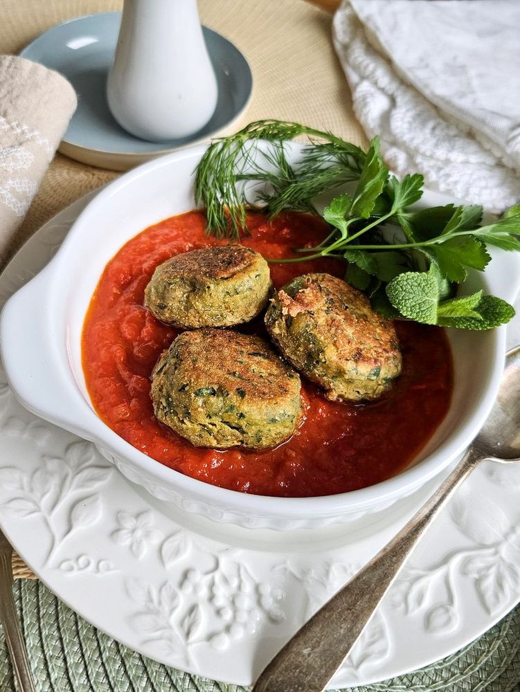 Rezeptbild: Zucchinilaibchen mit Paprikasoße