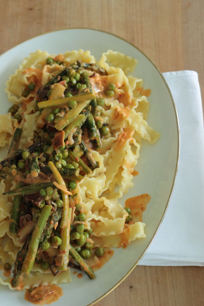 Rezeptbild: Pasta mit grünem Spargel, Erbsen und getrockneten Steinpilzen