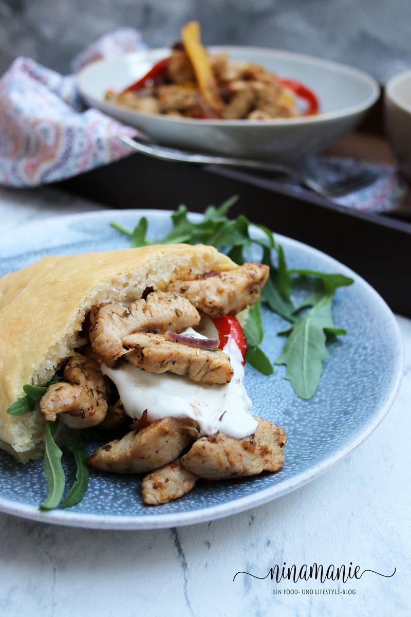 Rezeptbild: Pita-Brote mit Gyros und Tsatsiki