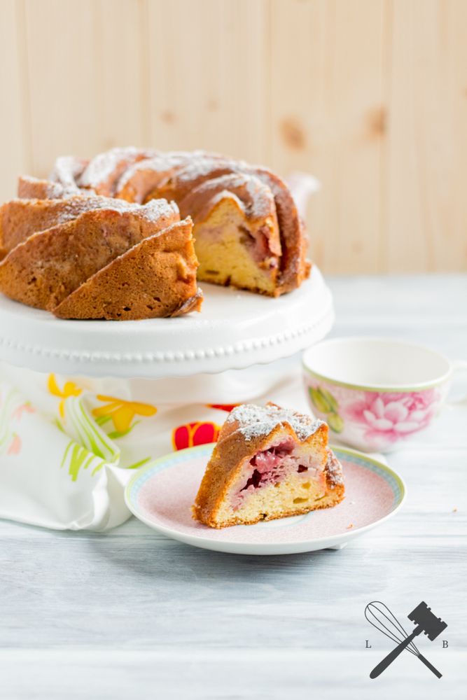 Rezeptbild: Erdbeer Guglhupf