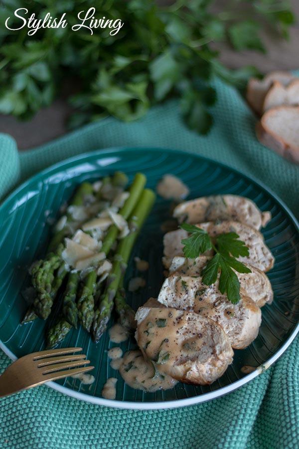 Rezeptbild: Coq au vin mit grünem Spargel
