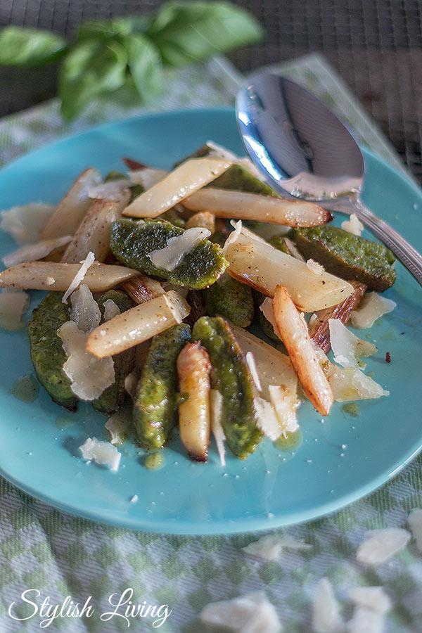 Rezeptbild: Bärlauchgnocchi mit gebratenem Spargel