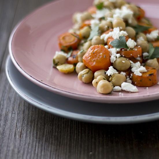 Rezeptbild: Möhren-Kichererbsen-Salat mit Petersilie und Feta
