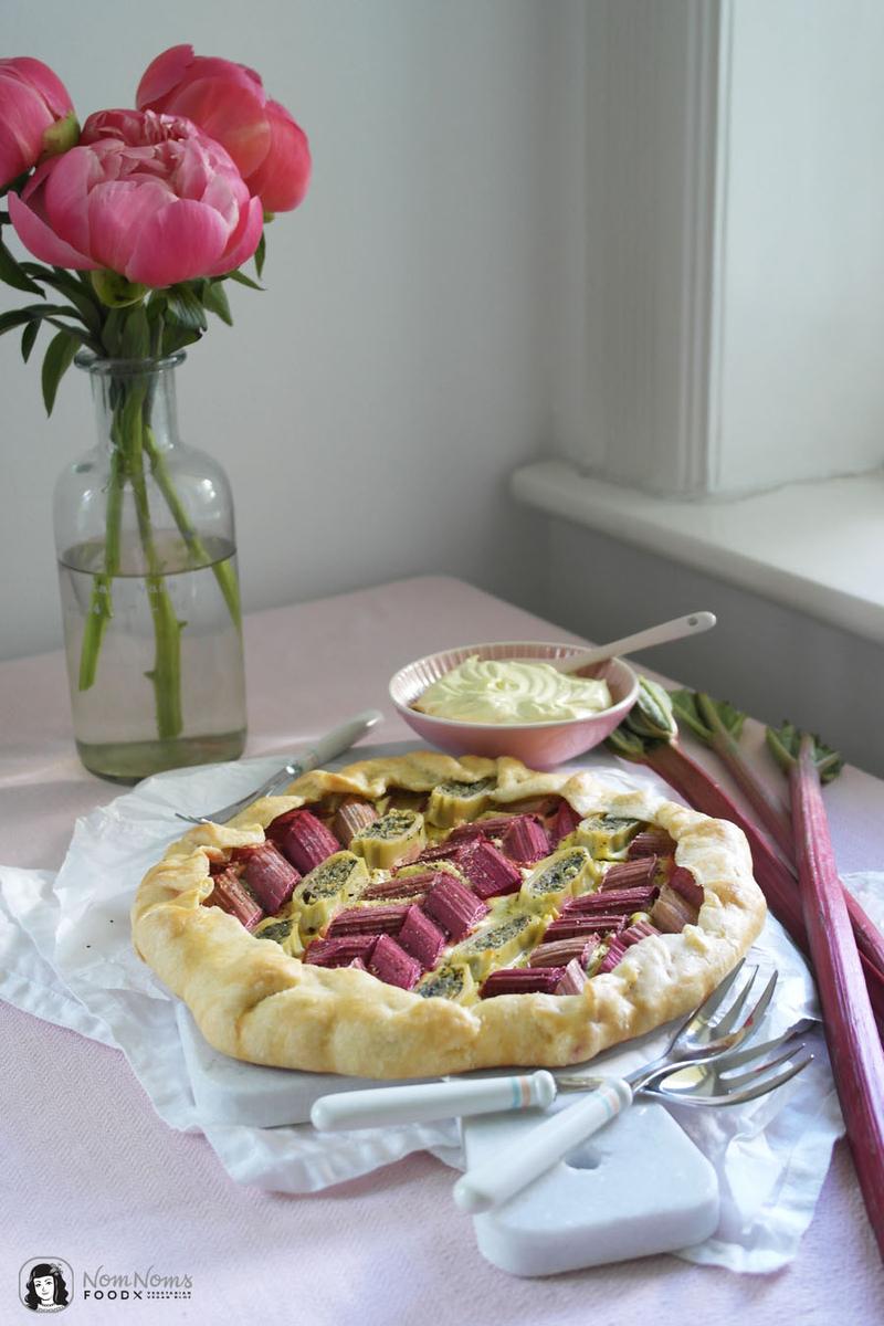 Rezeptbild: Vegane herzhafte Rhabarber-Maultaschen-Galette oder Tarte