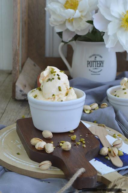 Rezeptbild: Pfirisch Eis Creme mit Pistazien 