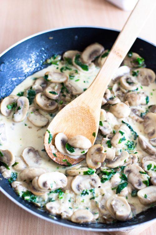 Rezeptbild: CHAMPIGNON-SAHNE-SAUCE
