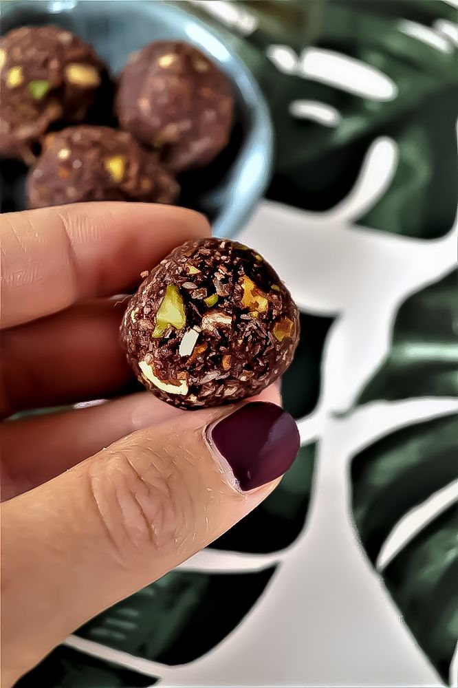 Rezeptbild: Bliss Balls mit Pistazien, Kurkuma, Nüsse und Kakao