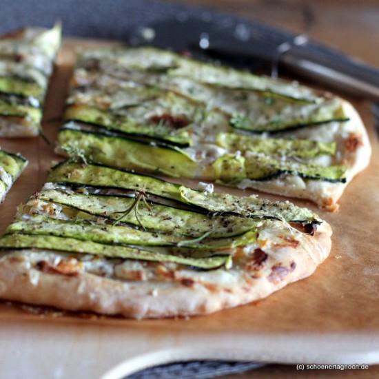 Rezeptbild: Zucchini-Flatbread mit Ziegenfrischkäse