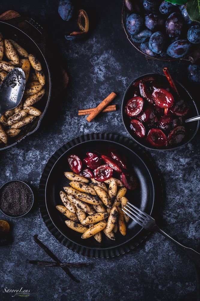 Rezeptbild: Süße Schupfnudeln mit Mohnbutter und Zwetschgenröster
