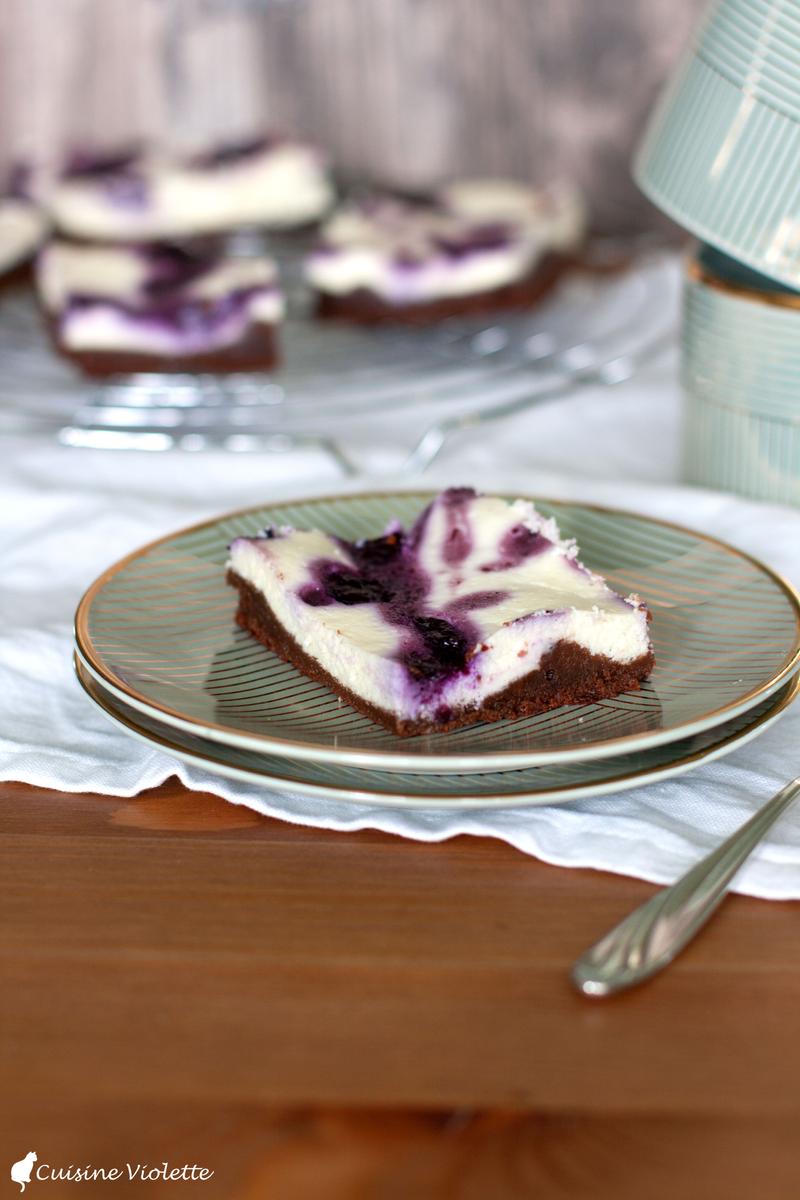 Rezeptbild: Cheesecake-Brownie mit Blaubeeren