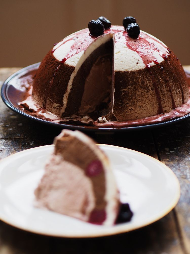 Rezeptbild: Schwarzwälderkirsch-Eisbombe