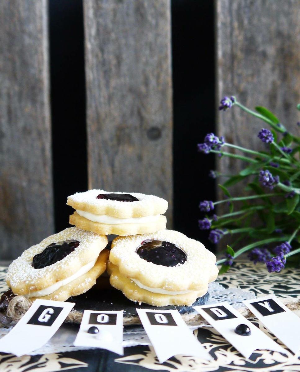 Rezeptbild: Heidelbeer-Zitrone Doppeldecker, mit Weiße Schokolade-Buttercreme