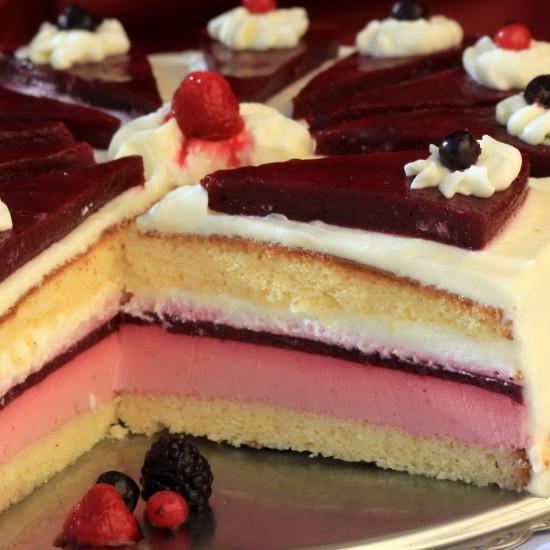Rezeptbild: Waldbeeren Joghurt-Sahnetorte