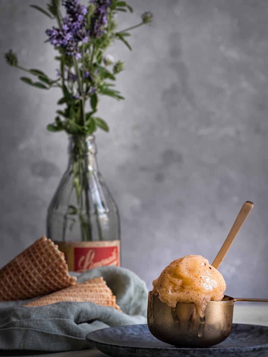 Rezeptbild: Ein sommerliches Sorbet Rezept : goldenes Kiwi Sorbet .