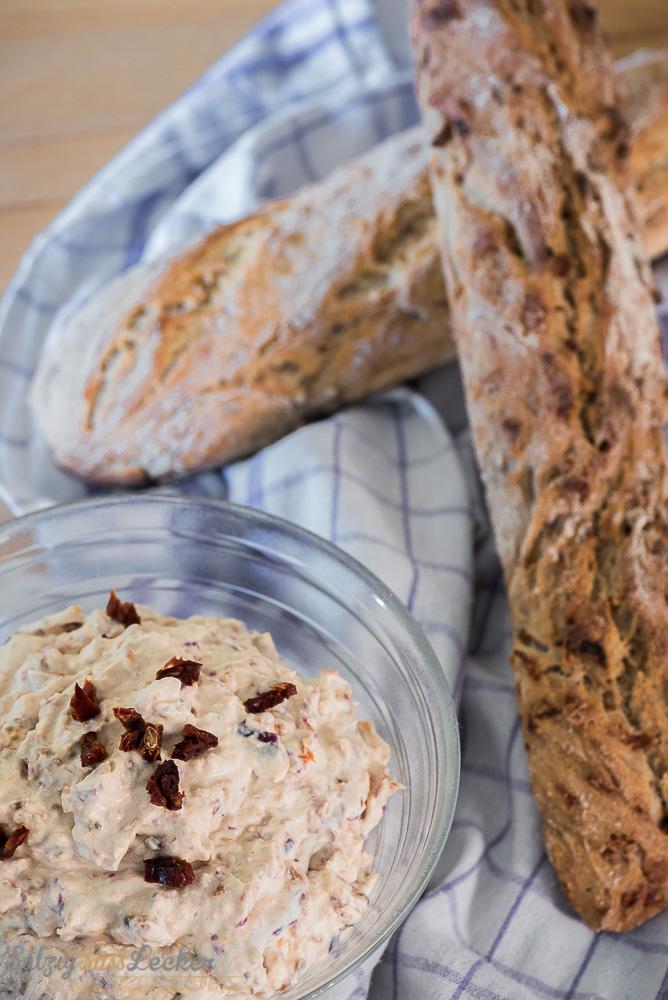 Rezeptbild: Hannis Dattel-Dip mit zweierlei Baguette