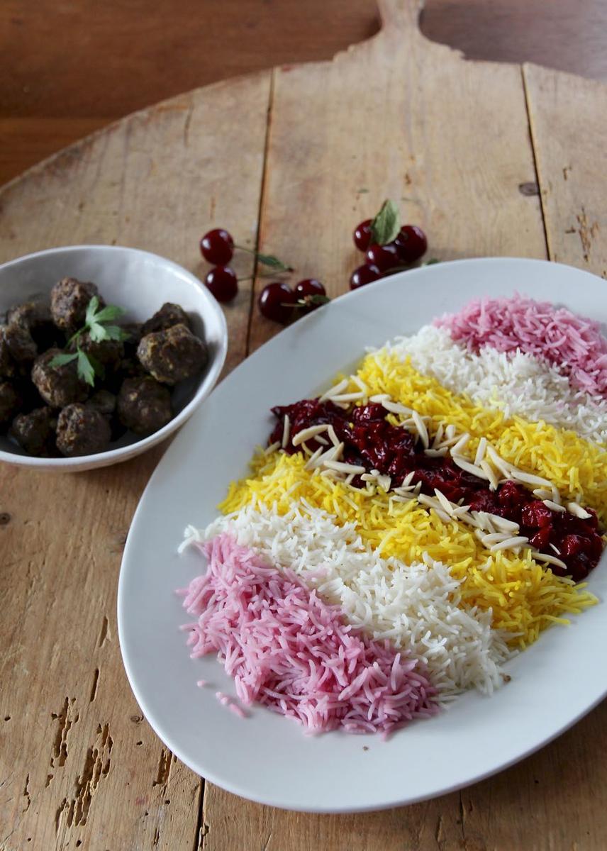 Rezeptbild: Albaloo Polo - Bunter Sauerkirschreis mit Lamm-Hackbällchen