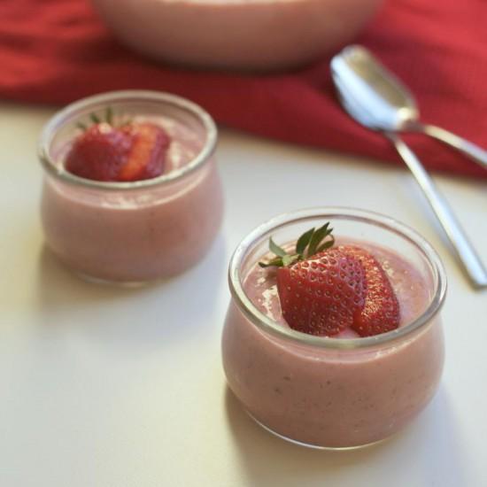 Rezeptbild: Erdbeer-Rhabarber Creme