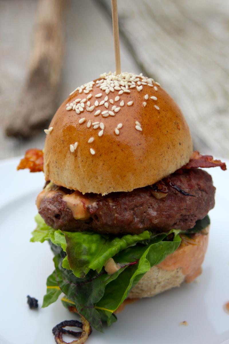 Rezeptbild: Buchweizen-Sesam Buns und Klassiksauce