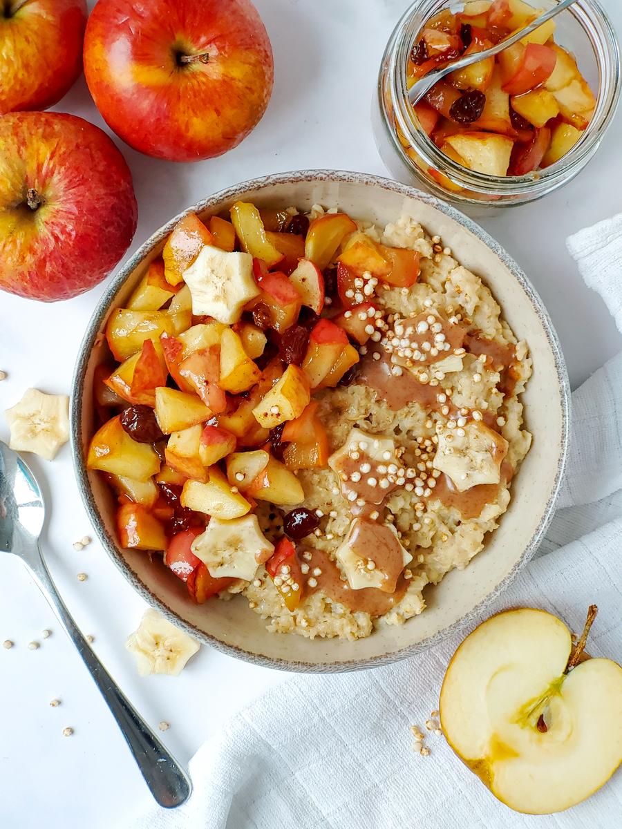 Rezeptbild: Winter-Porridge mit karamellisierten Äpfeln