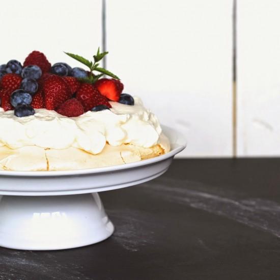 Rezeptbild: Pavlova mit Beeren