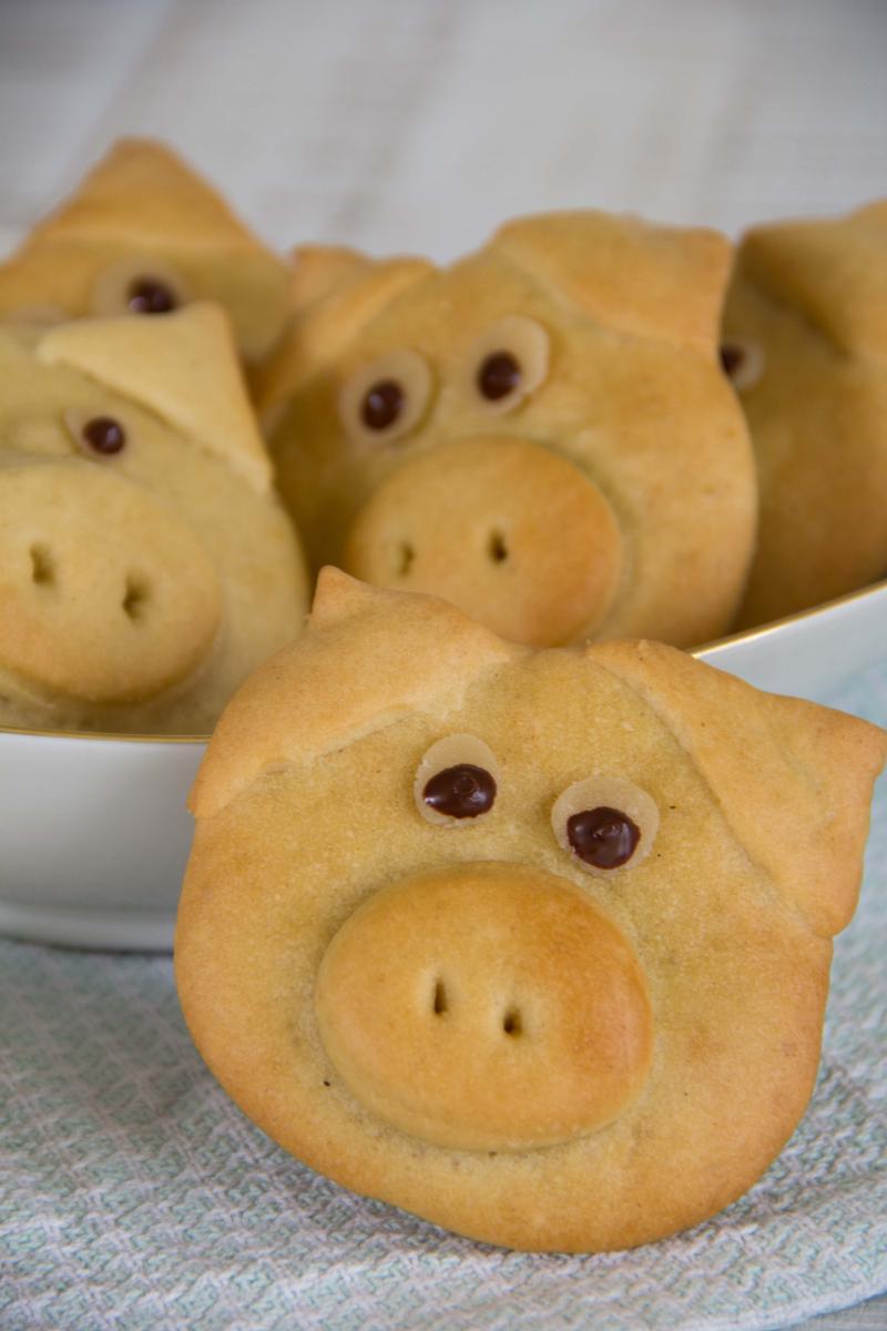Rezeptbild: Neujahrsschweinchen aus veganem "Quark-Öl-Teig"