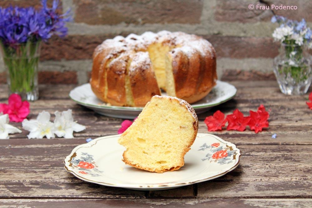 Rezeptbild: Saftiger Eierlikörkuchen mit Schokolade