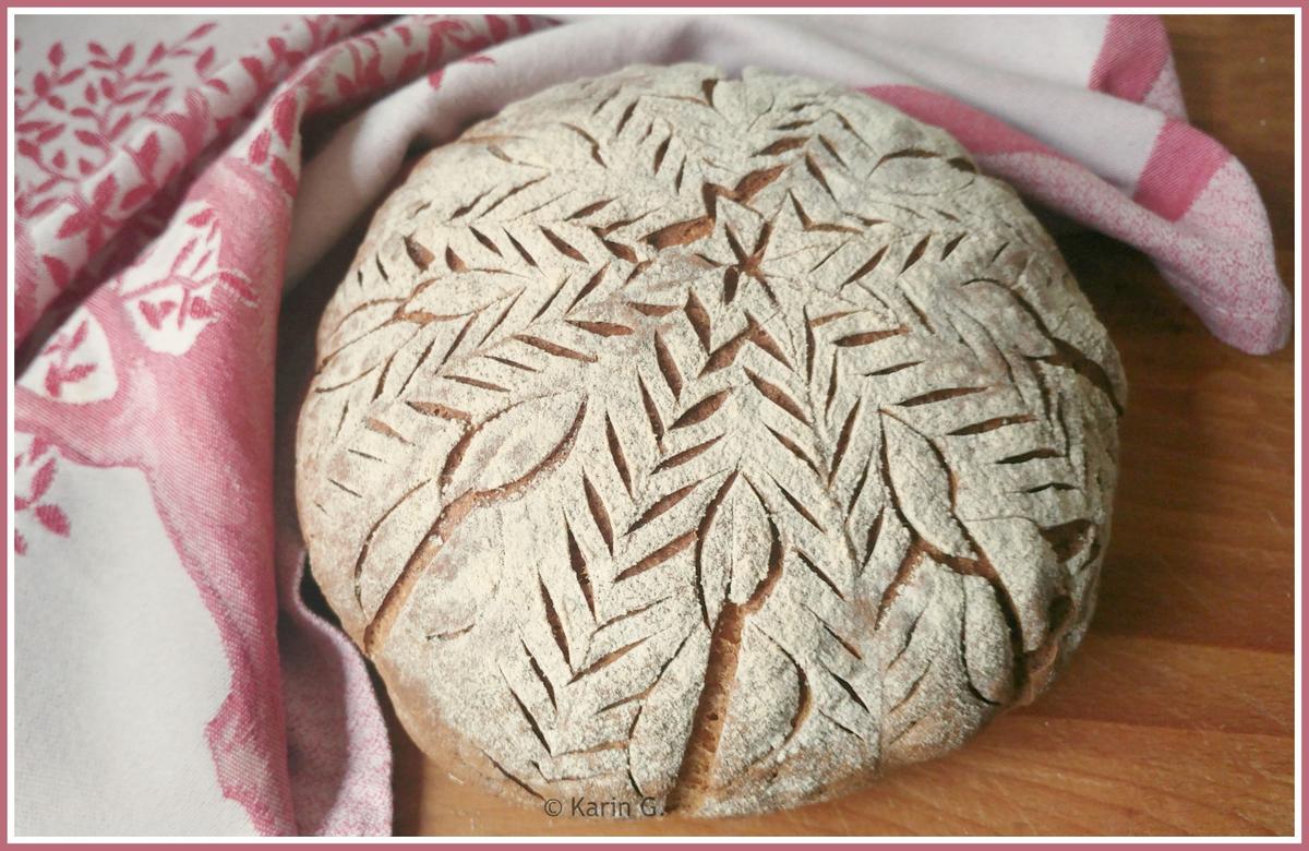 Rezeptbild: Roggen-Dinkel-Sauerteigbrot mit hübschem Muster