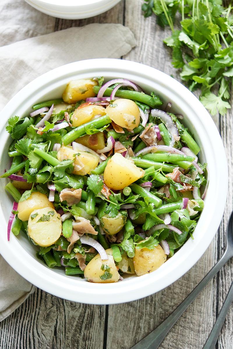 Rezeptbild: Bohnensalat mit Kartoffeln und knusprigem Parmaschinken