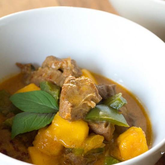 Rezeptbild: Rotes Schweinefleisch Curry mit Mango