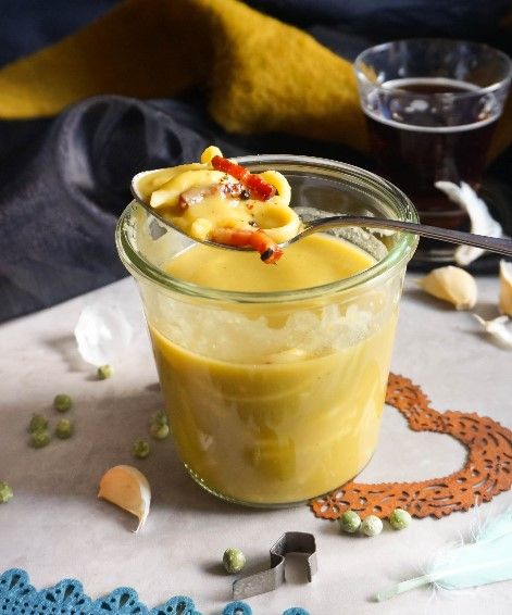 Rezeptbild: Erbsensuppe mit krossem Bacon und Spätzle