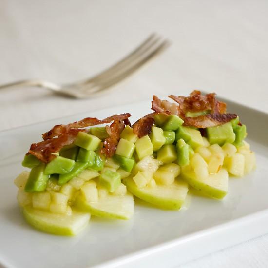 Rezeptbild: Apfel-Avocado-Salat mit Knusper-Speck