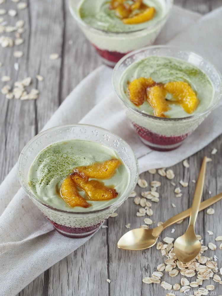 Rezeptbild: Matcha-Joghurt mit Himbeeren und gerösteten Orangen
