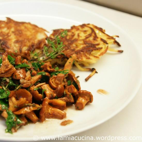 Rezeptbild: Kartoffelküchlein mit Eierschwammragout