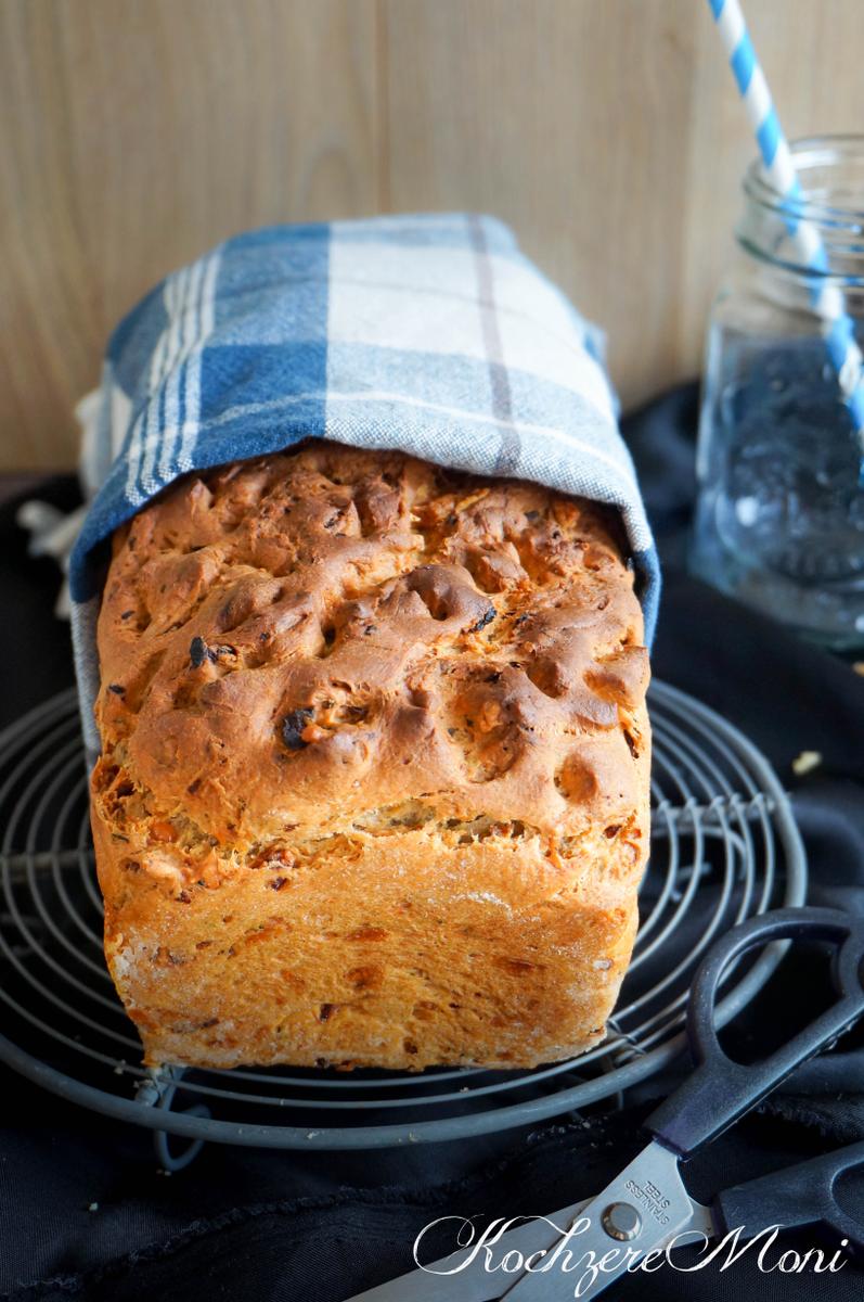 Rezeptbild: Röstzwiebel Käse Kastenbrot