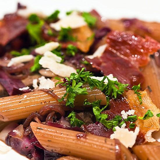Rezeptbild: Penne mit Kalbsleber, Radicchio und Speck