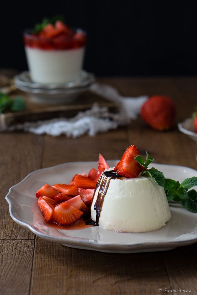 Rezeptbild: Panna Cotta mit Erdbeeren 