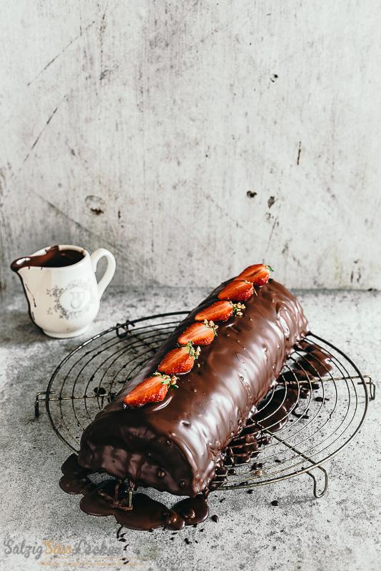 Rezeptbild: MARZIPAN-REHRÜCKEN – MIT FEINER ZARTBITTERKUVERTÜRE